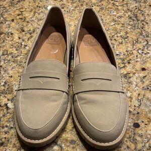 DV by Dolce Vita Women's Beige Loafers